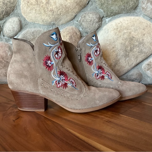 Carlos by Carlos Santana 'Vivian' Embroidered Western Booties Size 8.5 - Picture 3 of 8